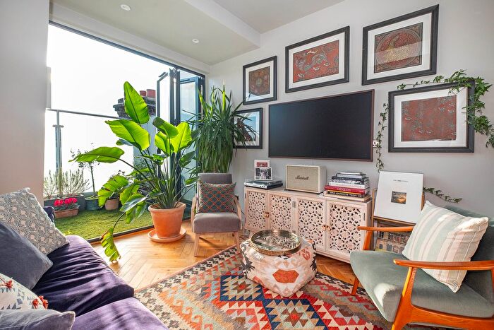 3 Bedroom Flat For Sale In Yukon Road, London, SW12