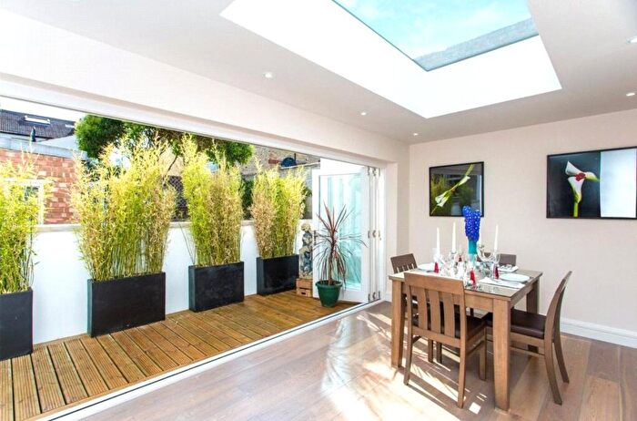 4 Bedroom Detached House To Rent In Hannell Road, London, SW6