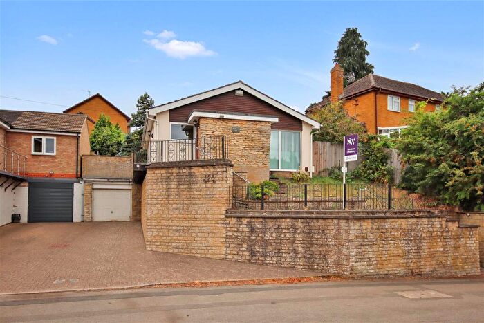 3 Bedroom Detached Bungalow For Sale In High Street South, Rushden, NN10