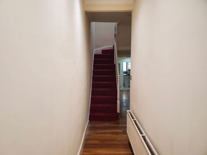 4 Bedroom Semi-Detached House To Rent In Wellington Road South, Hounslow, Greater London, TW4