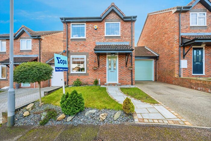 3 Bedroom Detached House For Sale In Dalton Close, Luton, LU3