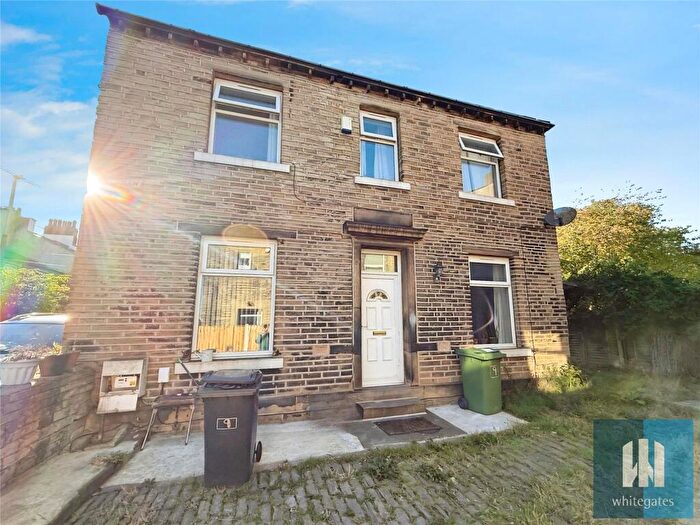 3 Bedroom Detached House To Rent In East View, Marsh, Huddersfield, HD1