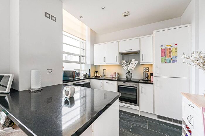 1 Bedroom Flat For Sale In Great West Quarter, Brentford, TW8