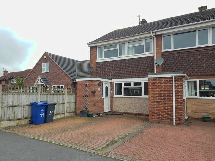 3 Bedroom Semi-Detached House To Rent In Priorylands, Stretton, Burton-On-Trent, DE13