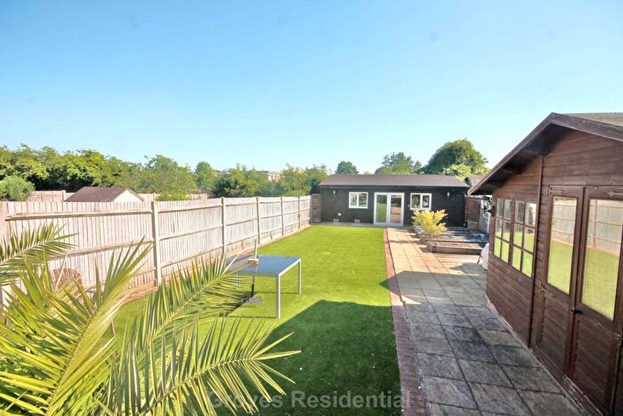 3 Bedroom Semi-Detached House For Sale In Mount Pleasant Road, New Malden, KT3