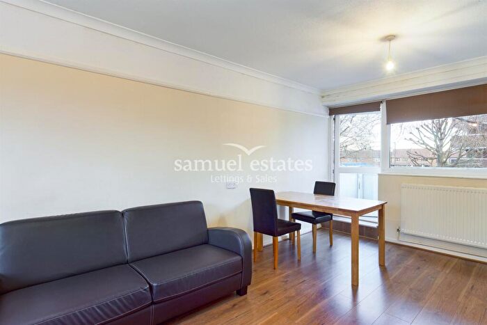 3 Bedroom Flat For Sale In Langhurst House, Astle Street, Battersea, SW11