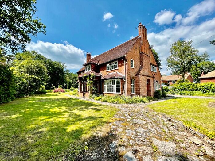 4 Bedroom Detached House To Rent In Quennells Hill, Wrecclesham, Farnham, GU10