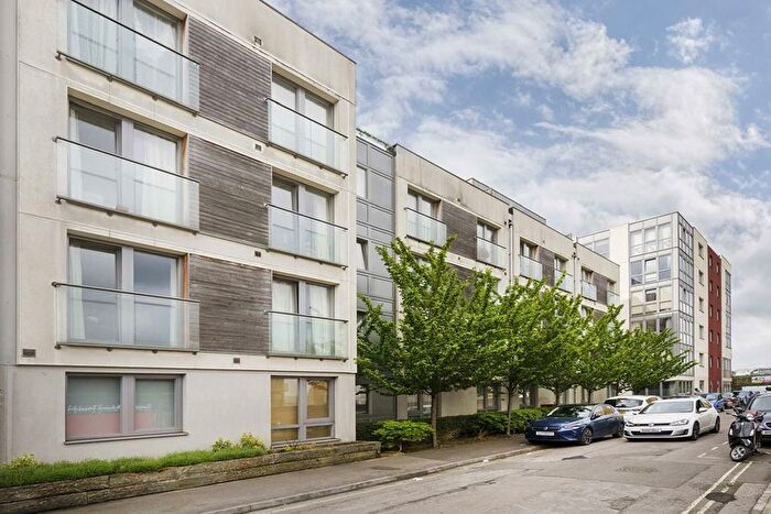 1 Bedroom Flat To Rent In Garden Road, Richmond, TW9