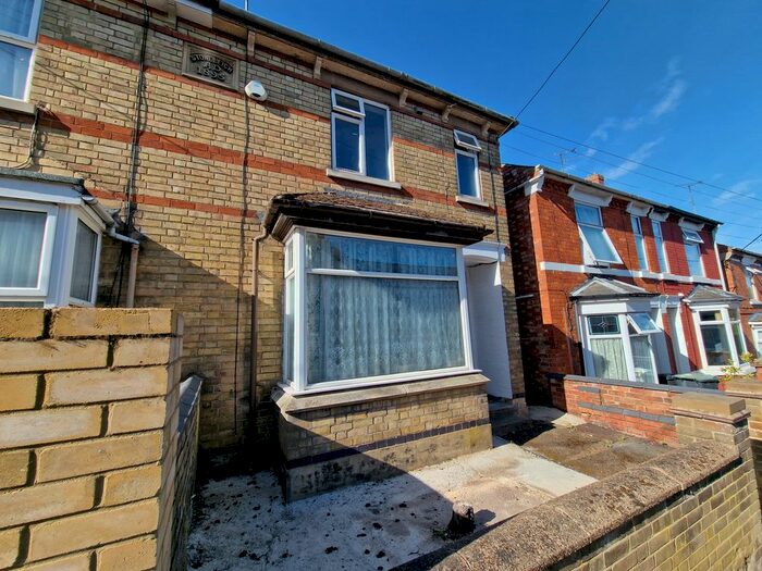 2 Bedroom Property To Rent In Coleman Street, Raunds, Wellingborough, NN9