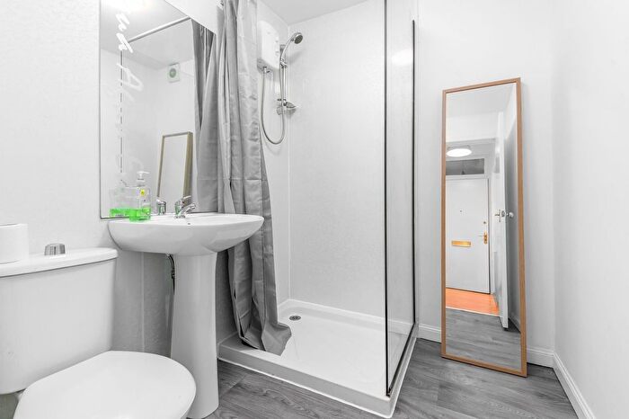 1 Bedroom Flat For Sale In Comely Place, Falkirk, FK1