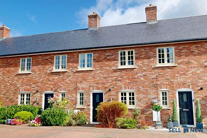 3 Bedroom Mews For Sale In **Vacant Ready To Move Into** Bell Cottages, LU6