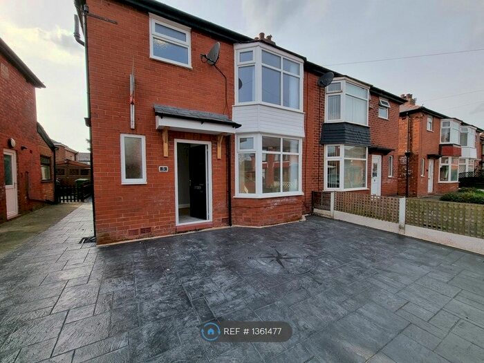 3 Bedroom Semi-Detached House To Rent In Chesterton Grove, Droylsden, Manchester, M43