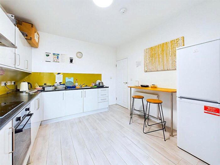 5 Bedroom Terraced House For Sale In Earlesmere Avenue, Doncaster, South Yorkshire, DN4