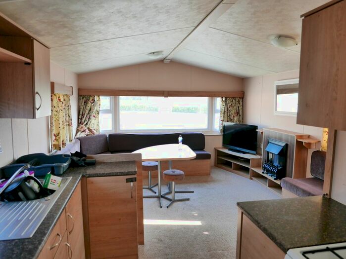 2 Bedroom Mobile/park Home To Rent In Hathersham Road, Horley, RH6