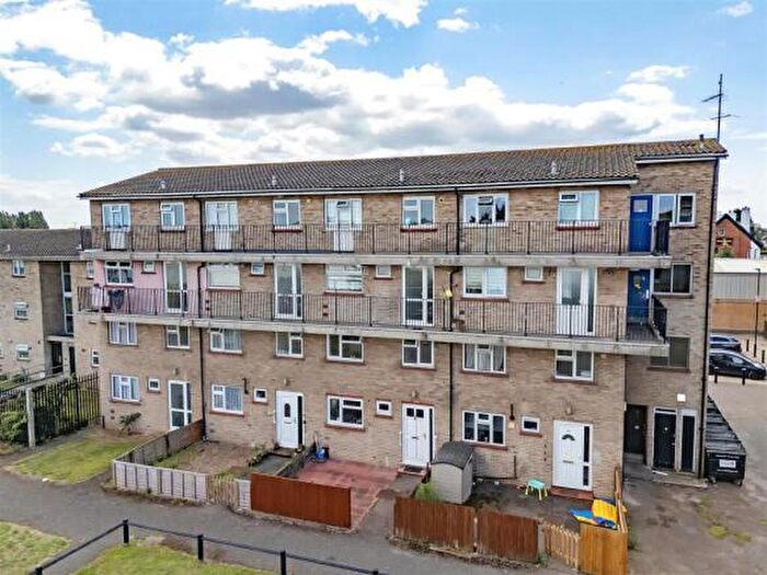 3 Bedroom Apartment For Sale In Kennedy Avenue, Enfield, EN3