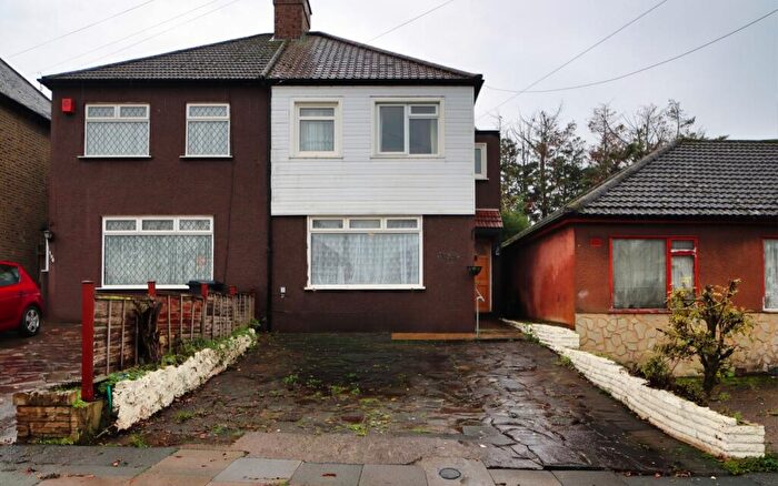 3 Bedroom Semi Detached House For Sale In Marvels Lane, London, SE12