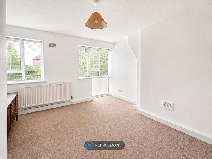 1 Bedroom Flat To Rent In Eccles New Road, Weaste, M5