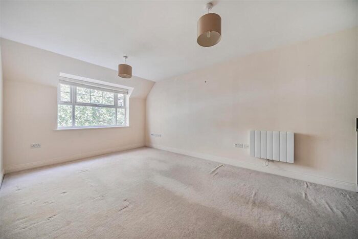 2 Bedroom Apartment For Sale In Wilmott House, Ashville Way, Wokingham, Berkshire, RG41