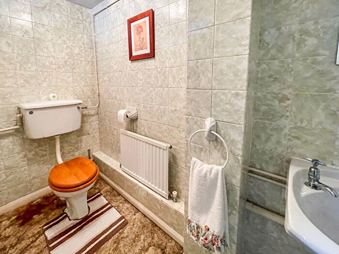 3 Bedroom Terraced House For Sale In Beechwood Avenue, Sunbury On Thames, TW16