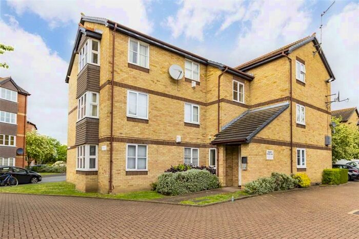 2 Bedroom Flat To Rent In Stubbs Drive, London, SE16