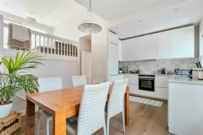 2 Bedroom Apartment To Rent In Sotheby Road, London, N5