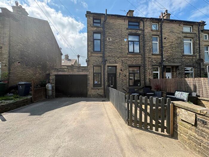 3 Bedroom End Of Terrace House For Sale In Cambridge Street, Queensbury, BD13