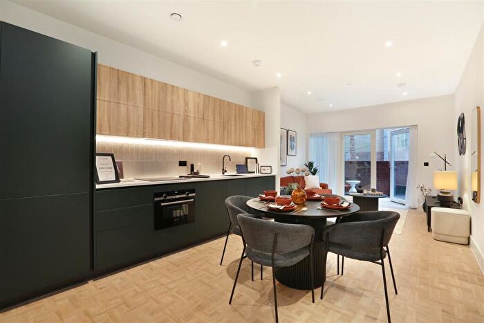 1 Bedroom Apartment For Sale In Burridge Gardens, Clapham Junction, SW11