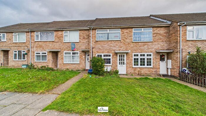 2 Bedroom Maisonette For Sale In Howell Close, Chadwell Heath, RM6