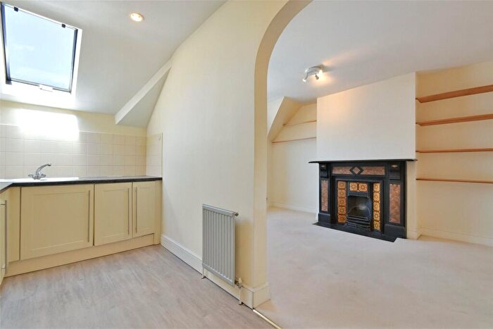 2 Bedroom Flat To Rent In Mill Lane, West Hampstead, NW6
