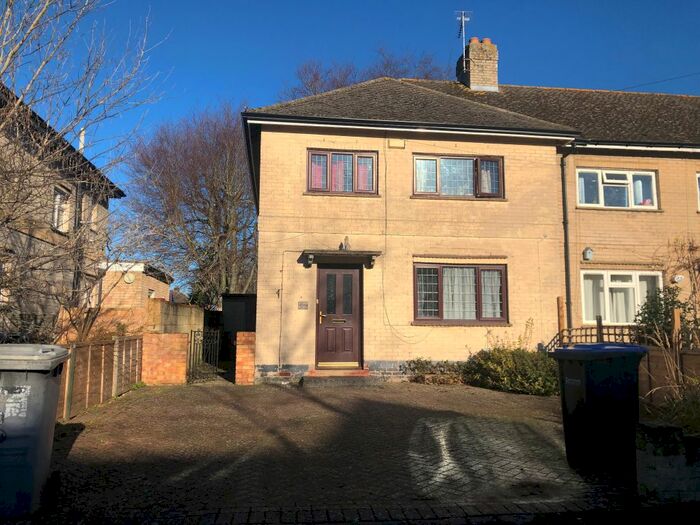 5 Bedroom Property To Rent In Larchwood Drive, Englefield Green, Egham TW20