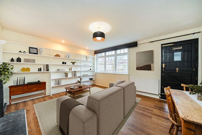 4 Bedroom Terraced House For Sale In Swanwick Close, Roehampton, SW15