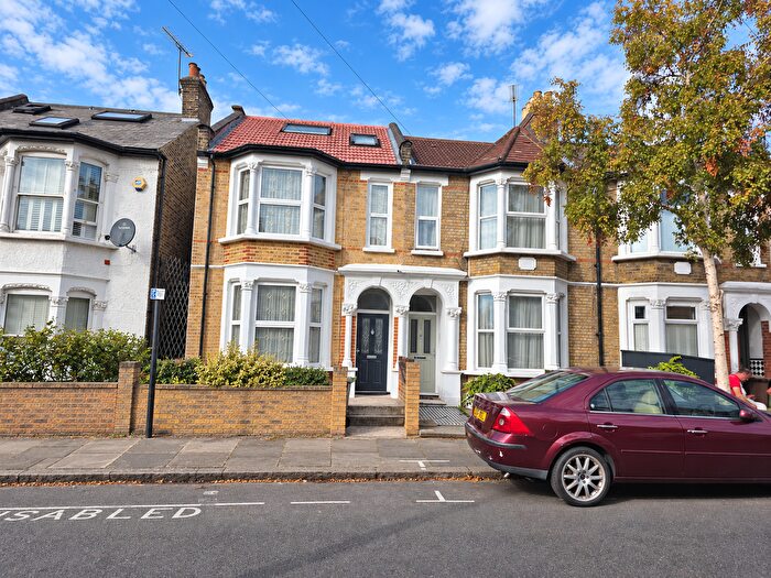 4 Bedroom End Of Terrace House For Sale In Hatherley Road, Walthamstow, E17