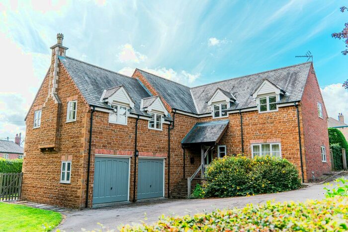 4 Bedroom Detached House For Sale In Oakham Road, Braunston, LE15