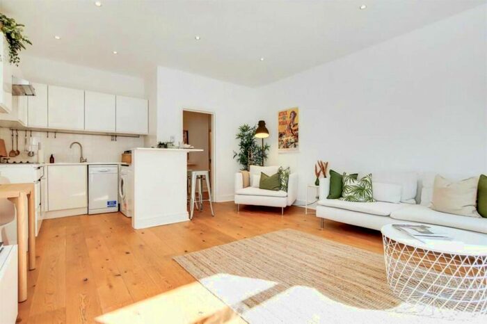 1 Bedroom Flat To Rent In Nottingham Place, Marylebone, W1U