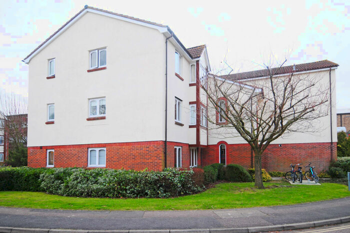 1 Bedroom Flat To Rent In Maunsell Park, Station Hill, Three Bridges, RH10