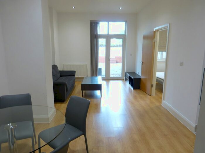 2 Bedroom Flat To Rent In North End Road, London, NW11
