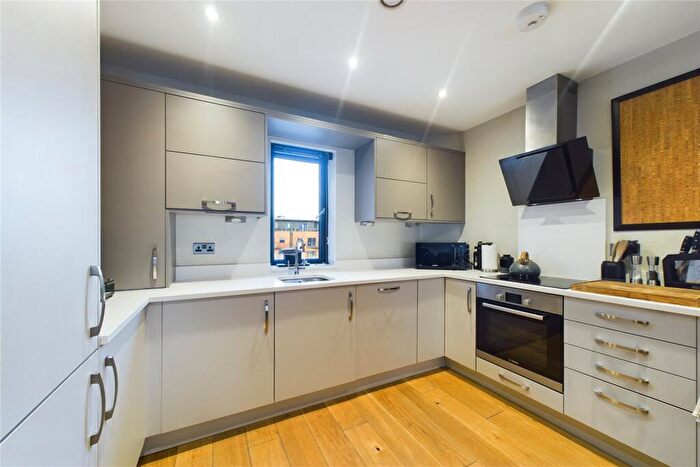 2 Bedroom Apartment For Sale In Weldale Street, Reading, Berkshire, RG1