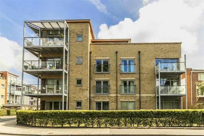 2 Bedroom Flat To Rent In Southcott Road, Teddington, TW11