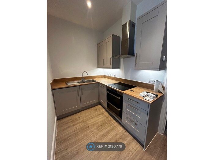 2 Bedroom Flat To Rent In Heatherleigh, Eastbourne, BN22