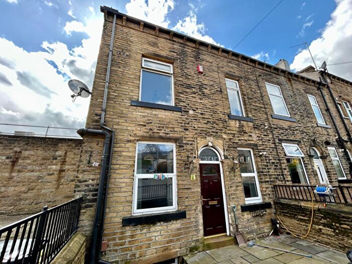 4 Bedroom Terraced House For Sale In George Street, Thornton, BD13