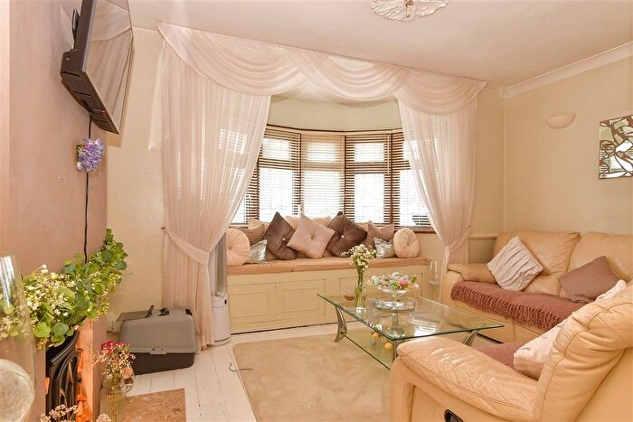 4 Bedroom Semi-detached House For Sale In Seaton Road, Welling, Kent, DA16