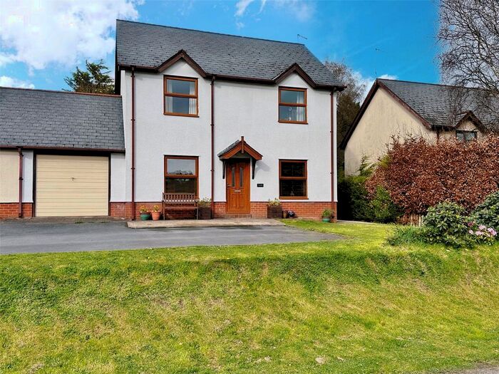 3 Bedroom Link Detached House For Sale In Y Fan, Llanidloes, Powys, SY18