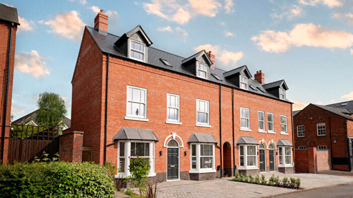 4 Bedroom Town House For Sale In Lonsdale Road, Birmingham, B17