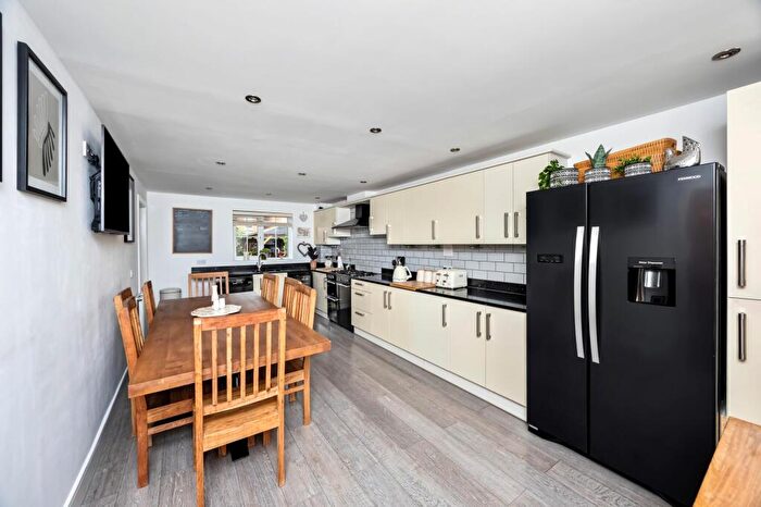 5 Bedroom Detached House For Sale In Newman Road, Horley, RH6