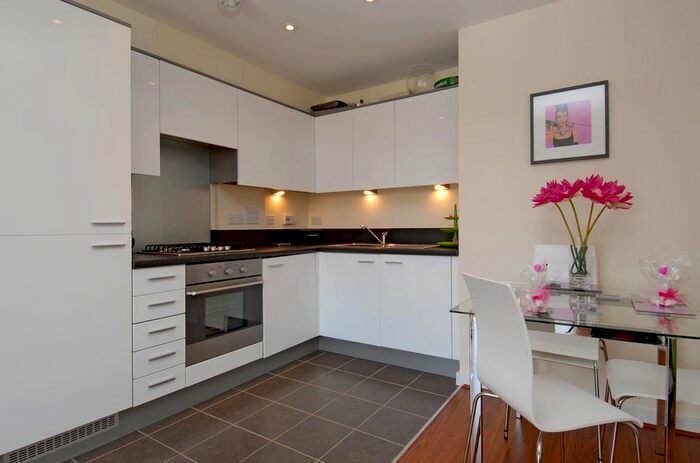 2 Bedroom Flat To Rent In Havergate Way, Reading, RG2