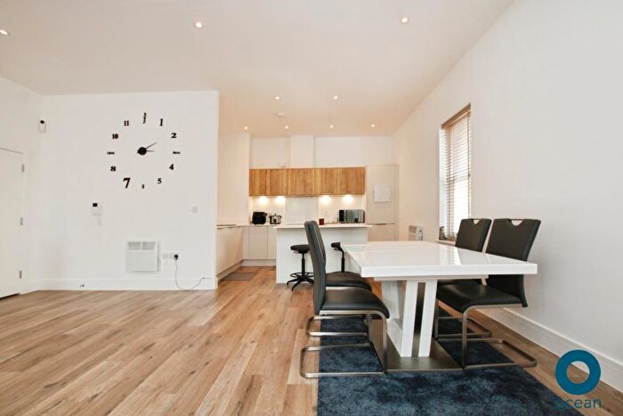2 Bedroom Apartment To Rent In Tyndalls Park Road - Clifton, BS8