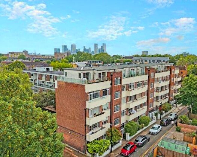 1 Bedroom Flat To Rent In Cornwood Drive, Jubliee Street, Stepney Green, Whitechapel, London, E1