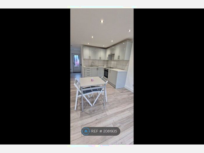 Studio To Rent In Greenhithe, Kent, DA9