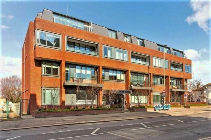 1 Bedroom Apartment To Rent In East Street, Epsom, KT17