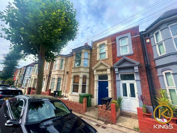 2 Bedroom Flat To Rent In Laburnum Grove, Portsmouth, PO2